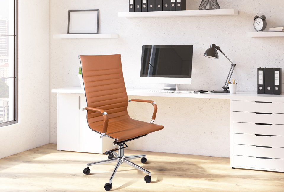 Elegante silla de escritorio con respaldo alto