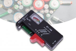 Praktischer Batterien-Tester
