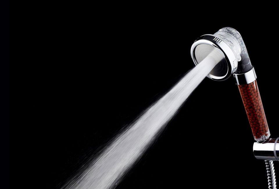 Zuiverende en waterbesparende douchekop