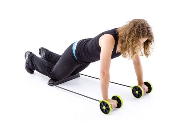 Sport à la maison grâce à cette roue abdominale multifonction