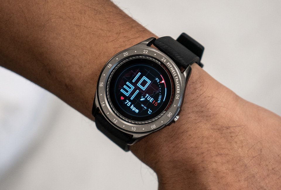 Smartwatch met gezondheidsfuncties zoals temperatuurmeting en hartslag