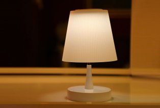 Lampe de table LED à intensité lumineuse variable avec commande tactile — 4