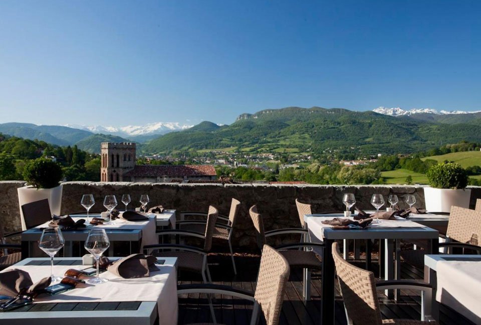 Résidence historique avec vue sur les Pyrénées - Domaine du Palais