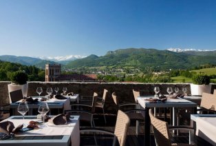 Résidence historique avec vue sur les Pyrénées - Domaine du Palais — 3