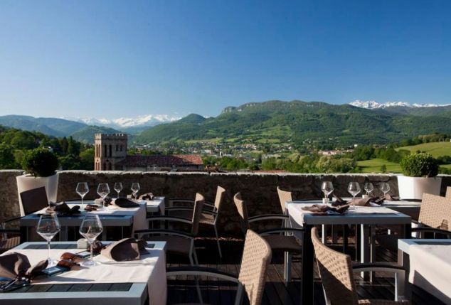 Résidence historique avec vue sur les Pyrénées - Domaine du Palais