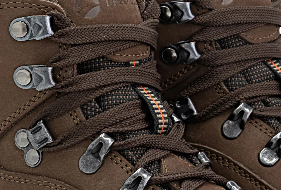 Stevige wandelschoenen met rubberen profielzool