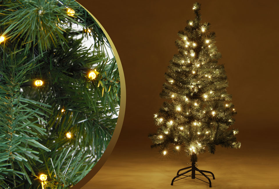 Sfeervolle kunstkerstboom voor een vrolijk eindejaar