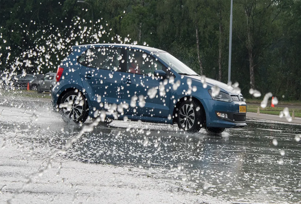 Helikoptervlucht, slipcursus of sportwagen