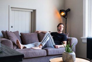 Set van 2 sportieve, comfortabele joggingbroeken voor heren — 4