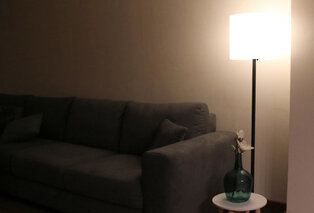 Lampada da terra a 360° con luce color bianco caldo per interno ed esterno — 3
