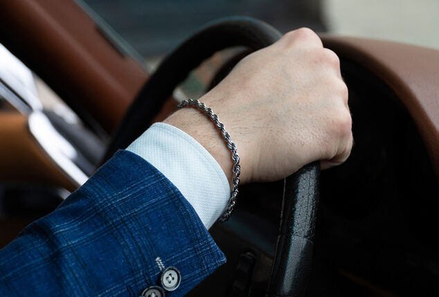 Cadeaux de luxe : 10 bracelets tendances à offrir à un Homme The Good List