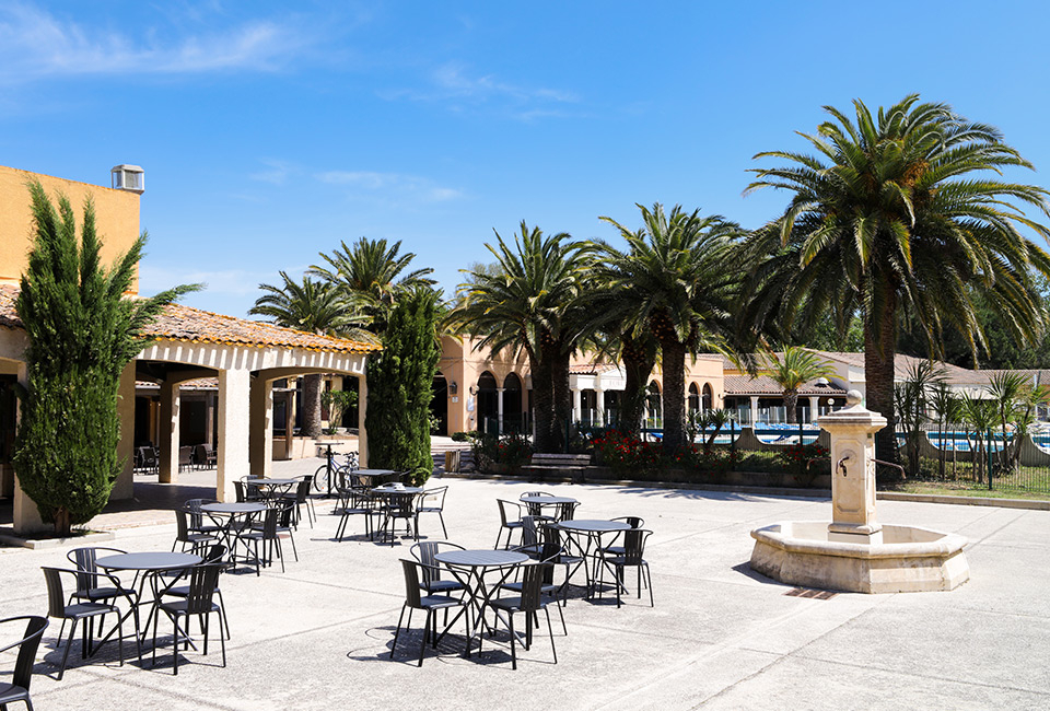 S&eacute;jour en all in &agrave; Arles avec piscine ext&eacute;rieure