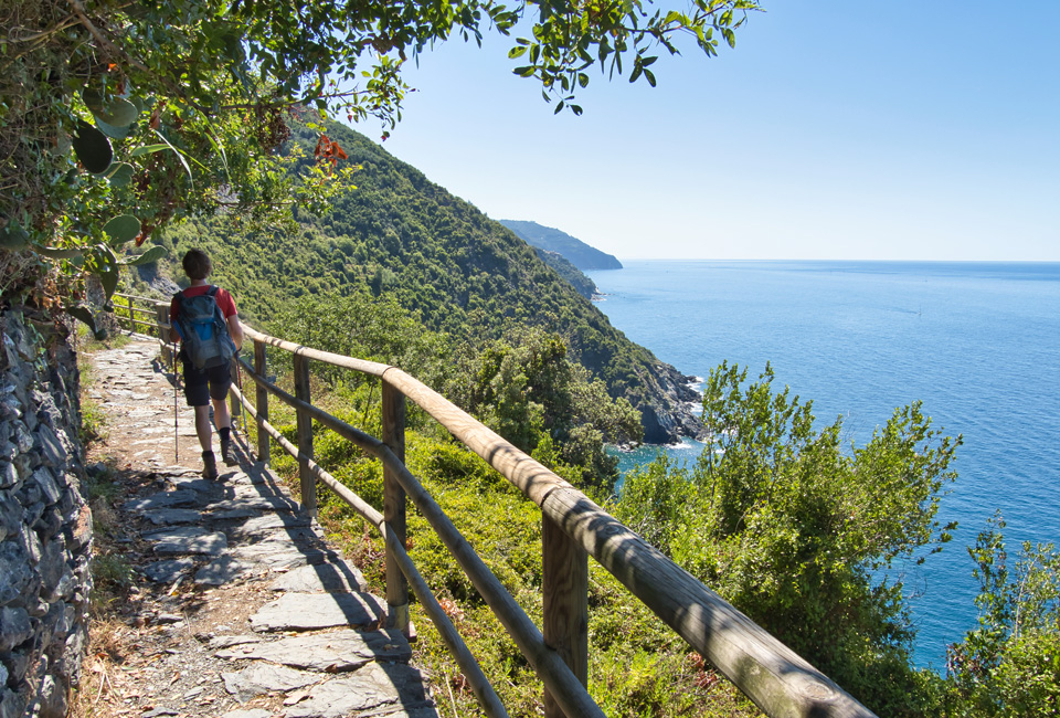 Goditi la natura ligure per 3, 5 o 7 notti - Albergo La Veranda