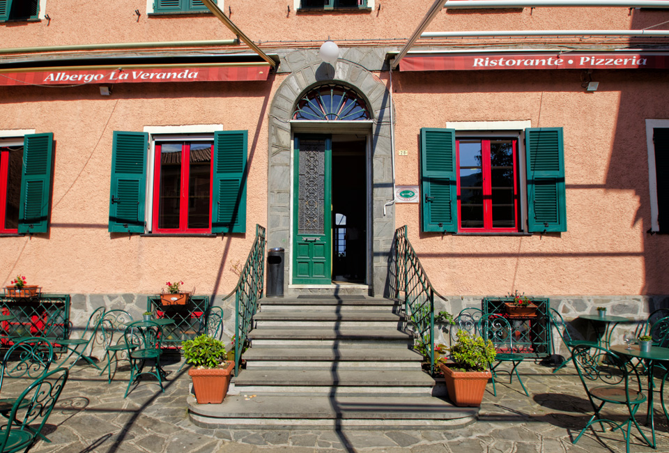Goditi la natura ligure per 3, 5 o 7 notti - Albergo La Veranda
