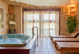5 ou 7 nuits en demi-pension avec piscine chauffée extérieure dans le Cantal (Auvergne) - Auberge de la Tomette — 6