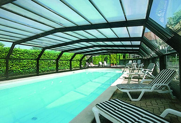 5 ou 7 nuits en demi-pension avec piscine chauffée extérieure dans le Cantal (Auvergne) - Auberge de la Tomette