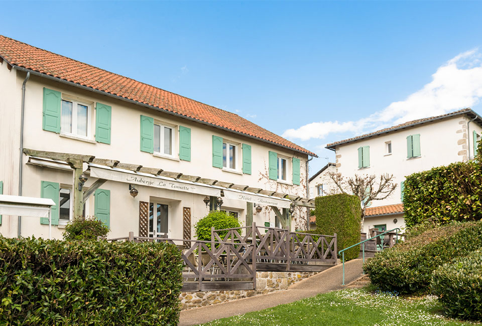 Aufenthalt mit Halbpension f&uuml;r 3, 5 oder 7 N&auml;chte in der Cantal-Auvergne mit beheiztem Au&szlig;enpool - Auberge de la Tomette