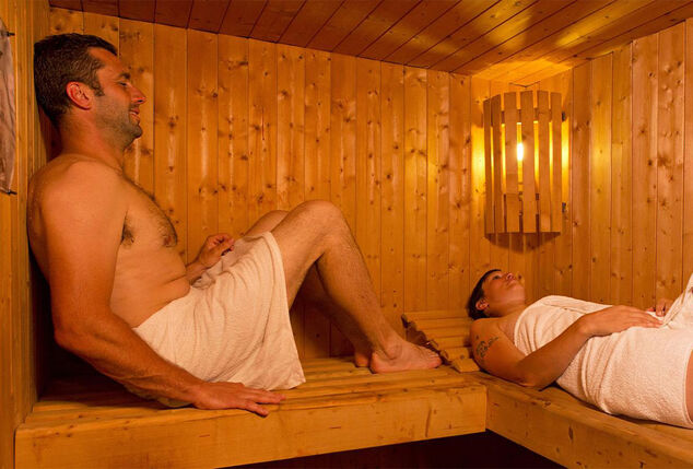 5 ou 7 nuits en demi-pension avec piscine chauffée extérieure dans le Cantal (Auvergne) - Auberge de la Tomette
