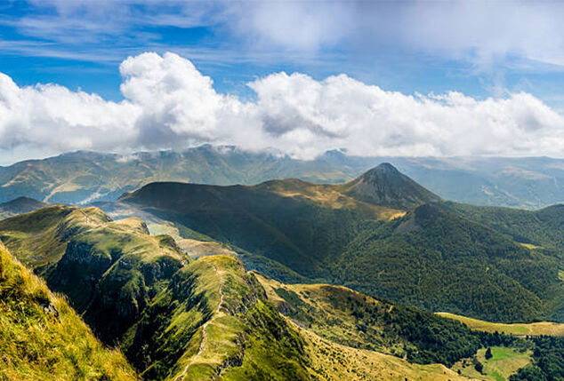 5 ou 7 nuits en demi-pension avec piscine chauffée extérieure dans le Cantal (Auvergne) - Auberge de la Tomette