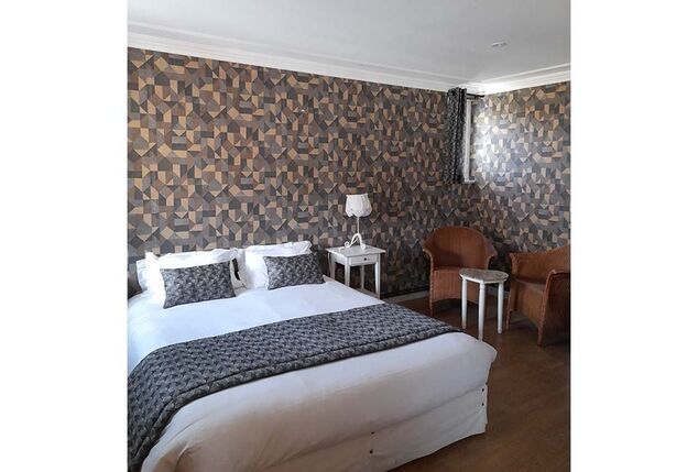 5 ou 7 nuits en demi-pension avec piscine chauffée extérieure dans le Cantal (Auvergne) - Auberge de la Tomette