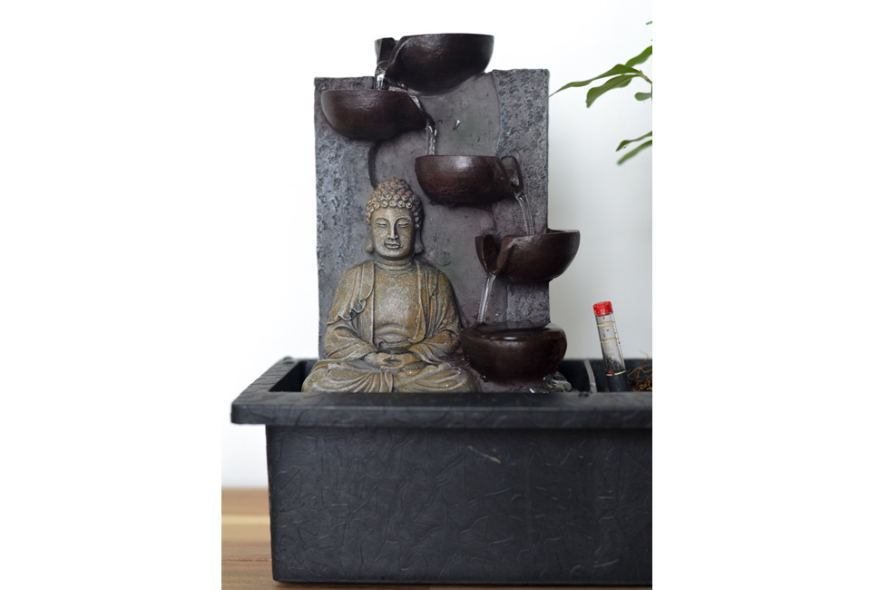 Drzewko bonsai z wodospadem
