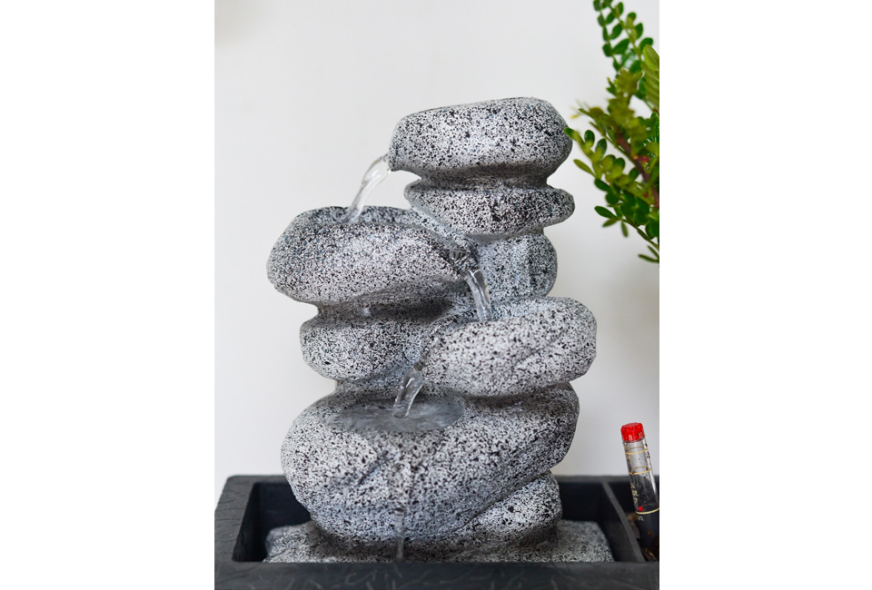 Drzewko bonsai z wodospadem