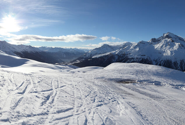 7 nuits en pension complète au ski dans un village de vacances des Alpes françaises — Fleurs et Neige