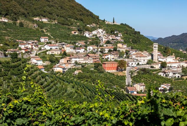 Une fontaine à vin gratuite et illimitée dans un petit village italien