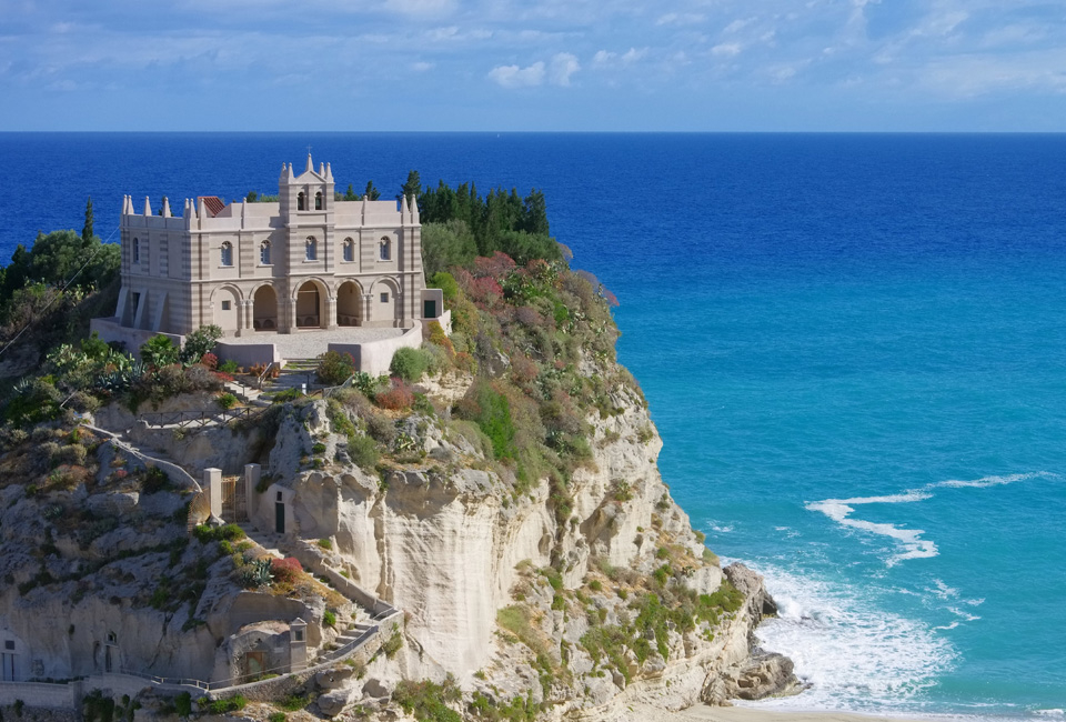4, 7 o 10 notti nei pressi della spiaggia di Reggio Calabria - Hotel Casa Blanca***