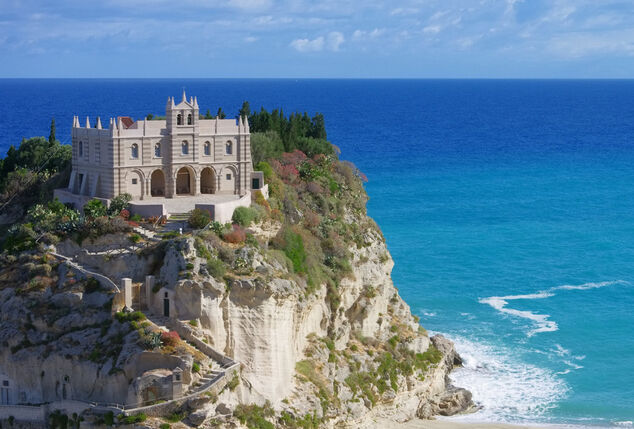 4, 7 o 10 notti nei pressi della spiaggia di Reggio Calabria - Hotel Casa Blanca***