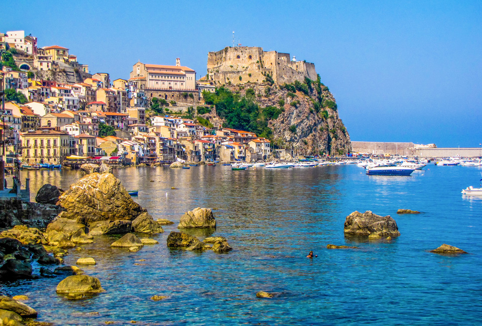 4, 7 o 10 notti nei pressi della spiaggia di Reggio Calabria - Hotel Casa Blanca***
