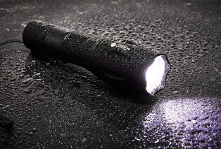 Lampe torche militaire : 1 + 1 GRATUIT — 9