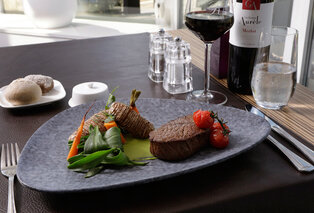 2 of 3 nachten met dagelijks ontbijt in het bruisende Terneuzen - Churchill Hotel — 10