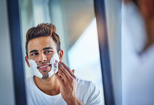 6 bouteilles de mousse à raser Gillette pour peau sensible 250 ml — 2