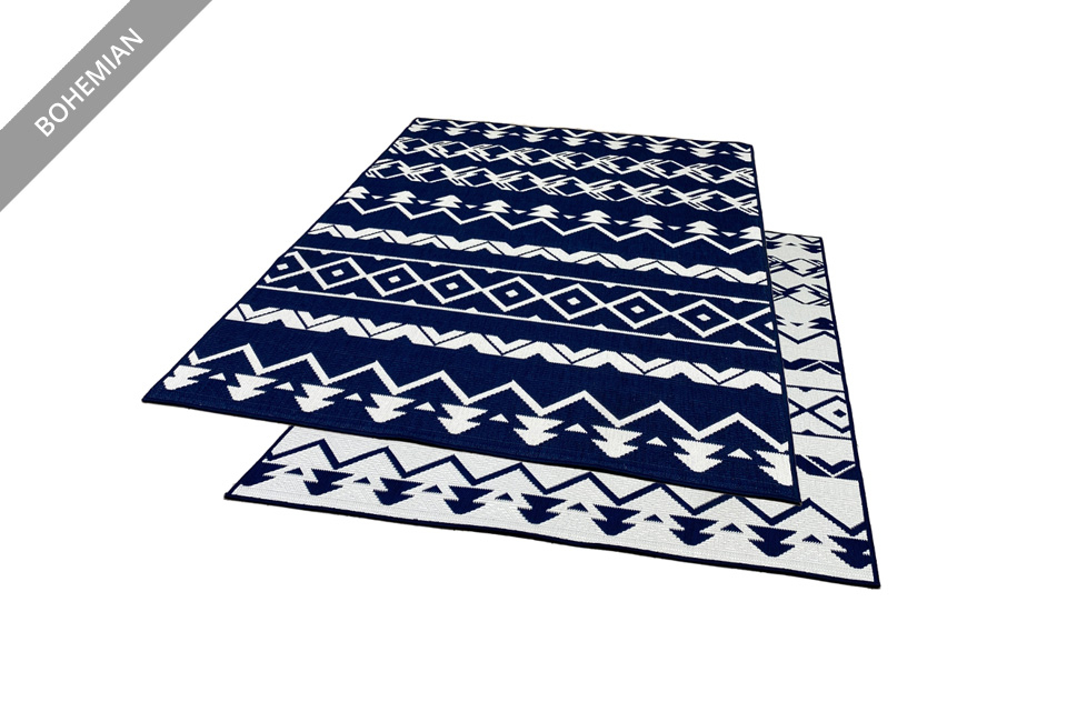 Tapis avec un design réversible pour l'intérieur et l'extérieur