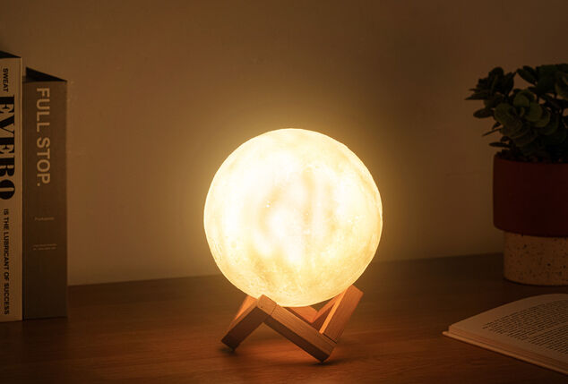 Lampe 3D décorative en forme de lune - Outspot