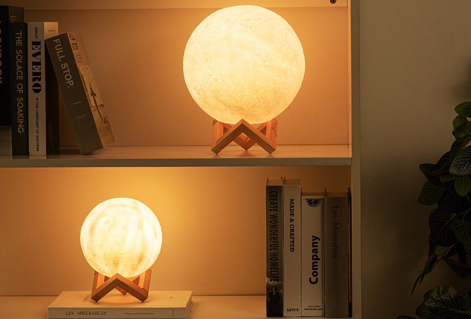 Lampe 3D décorative en forme de lune - Outspot