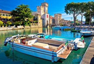 Partez à la découverte de Sirmione sur le lac de Garde : 2, 3, 5, 7 ou 10 nuits avec petit-déjeuner à l'hôtel Casa Scaligeri***. — 10