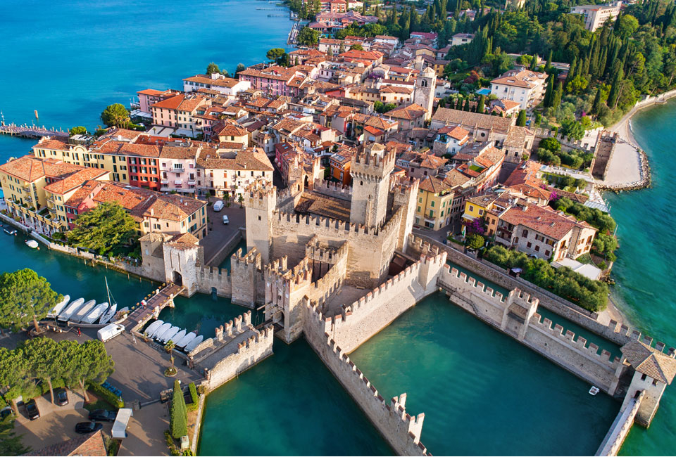 2, 3, 5, 7 o 10 notti a Sirmione, sul Lago di Garda, presso l&#039;Hotel Casa Scaligeri