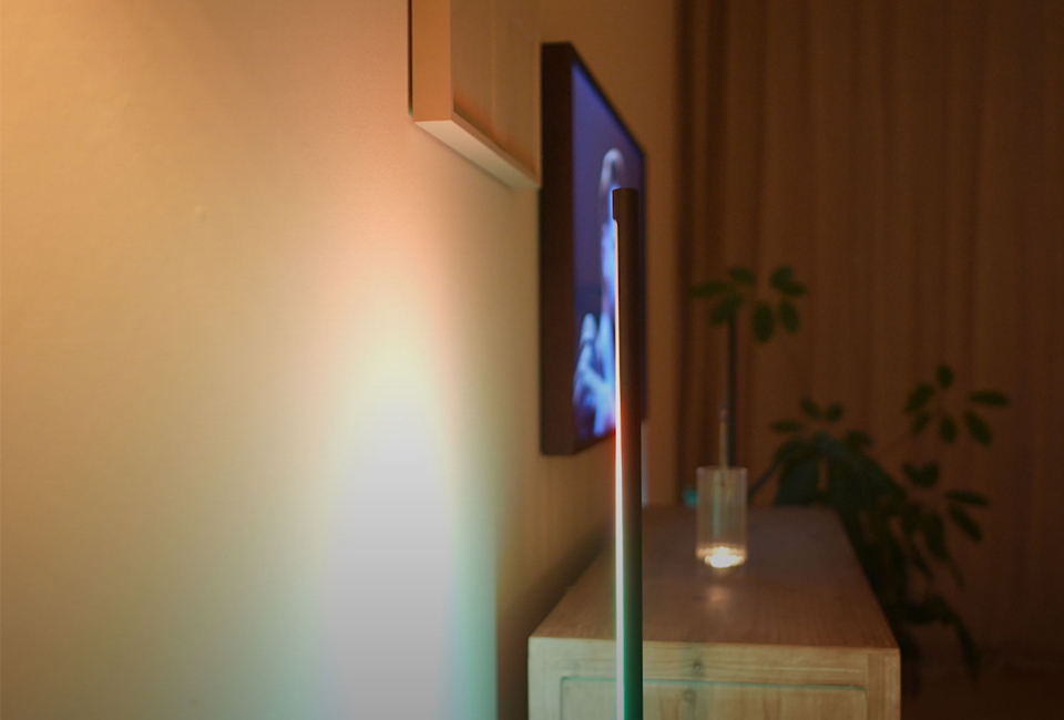 Trendy vloerlamp met talloze kleureneffecten