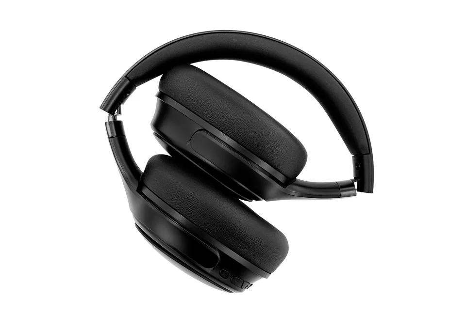 Noise-reducing Bluetooth headphones