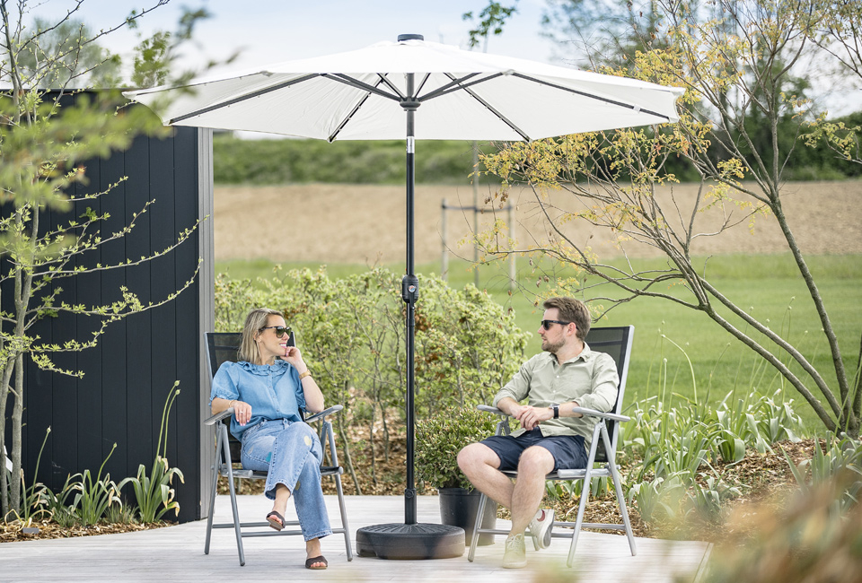 LED garden parasol in 4 colours