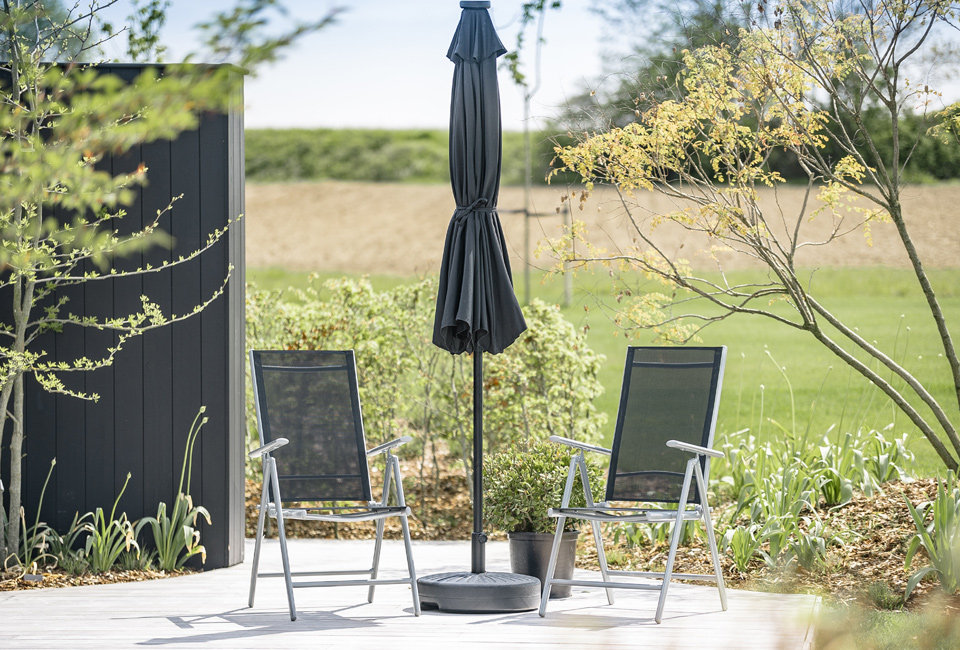 LED garden parasol in 4 colours