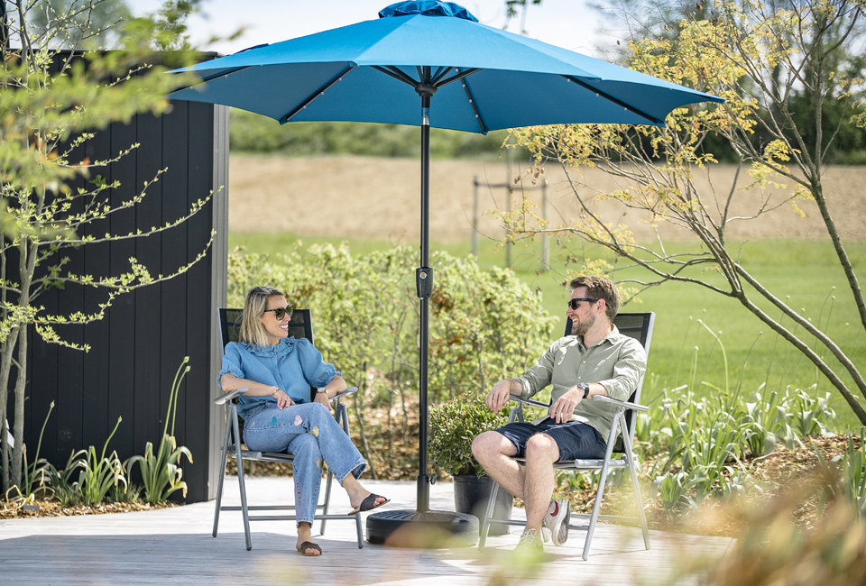 LED garden parasol in 4 colours