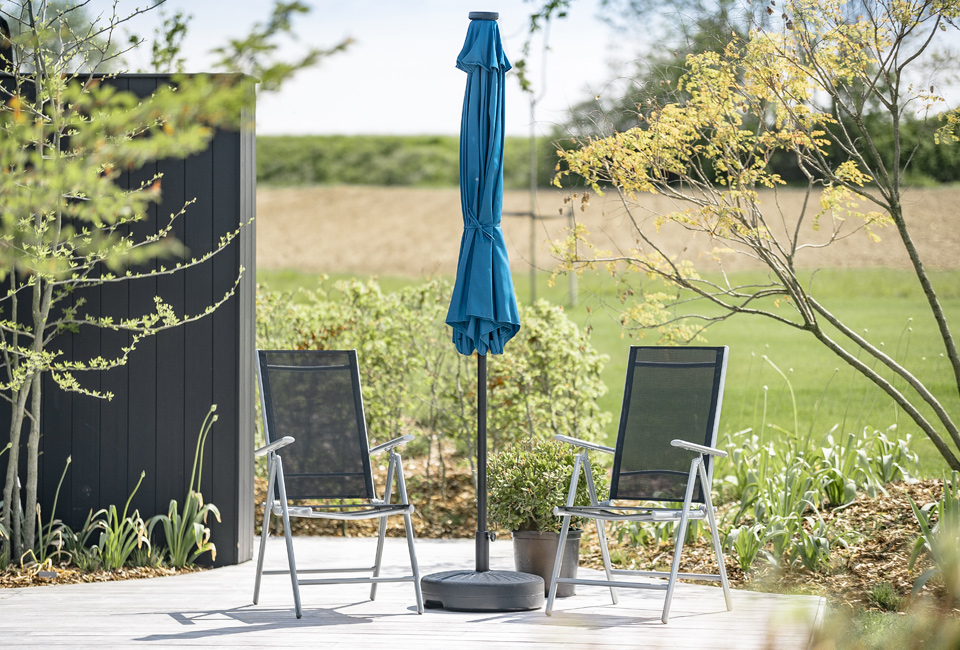 LED garden parasol in 4 colours