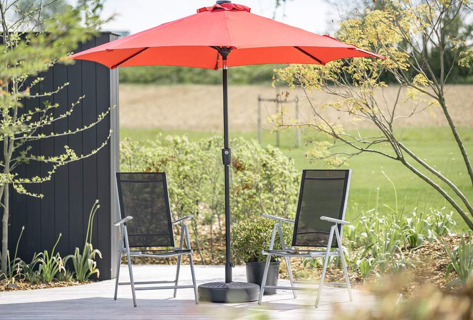 LED garden parasol in 4 colours
