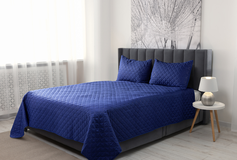 Luxuri&ouml;se Tagesdecke mit zwei kostenlosen Kissenbez&uuml;gen