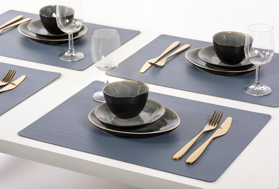 Set of 4 placemats + free coasters