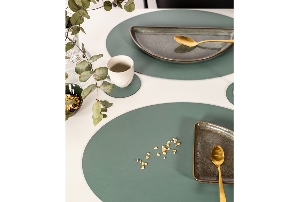 Set of 4 placemats + free coasters