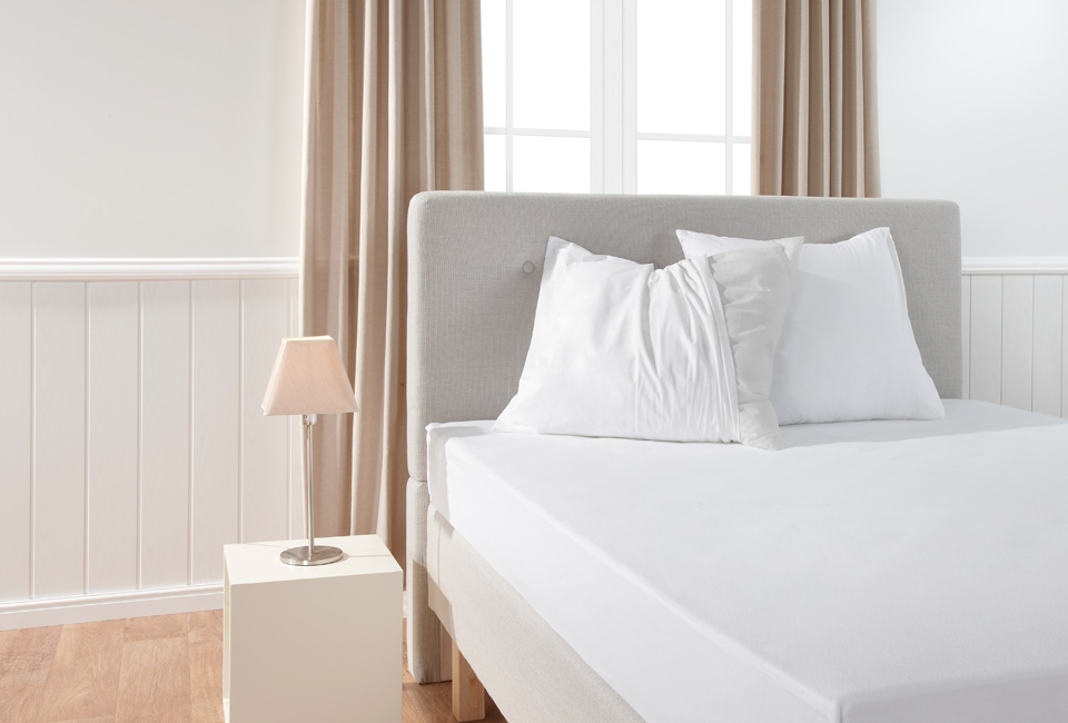 Memory foam hoofdkussen met bamboe hoes 1+1 gratis
